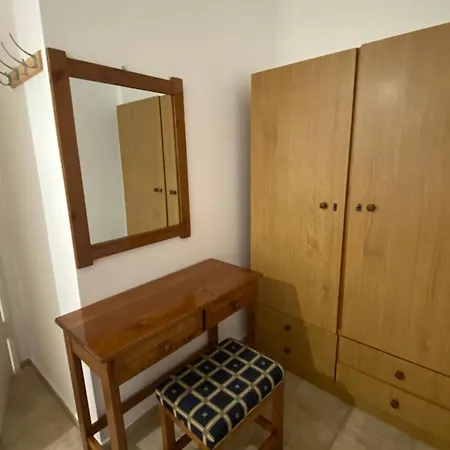 Miros Apts In 50m From The 阿齐亚·佩拉加